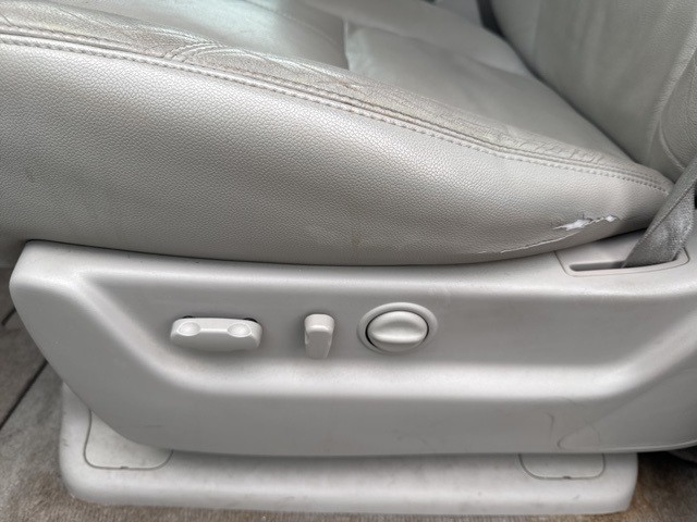 GMC Yukon XL Vehicle Full-screen Gallery Image 17