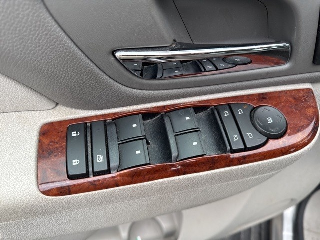 GMC Yukon XL Vehicle Full-screen Gallery Image 18