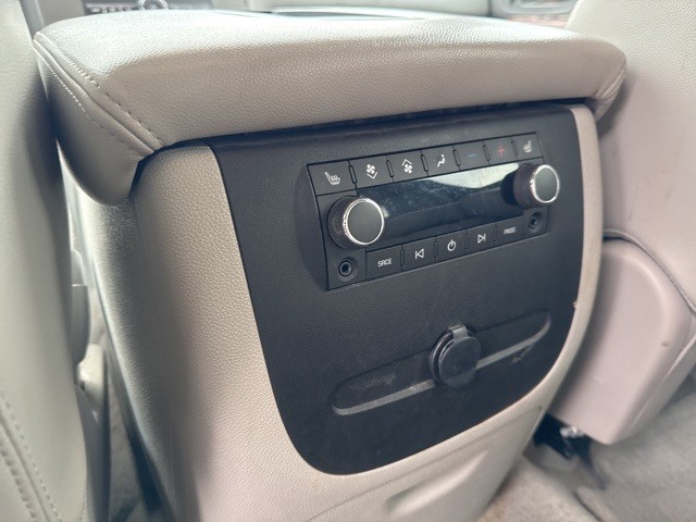 GMC Yukon XL Vehicle Full-screen Gallery Image 22