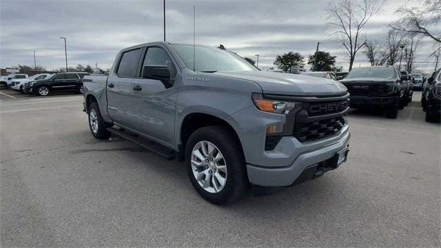 Chevrolet Silverado 1500 Vehicle Full-screen Gallery Image 02