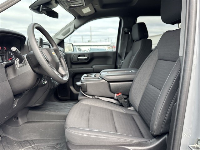 Chevrolet Silverado 1500 Vehicle Full-screen Gallery Image 18