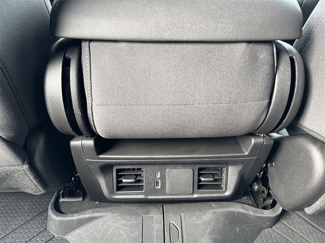 Chevrolet Silverado 1500 Vehicle Full-screen Gallery Image 20