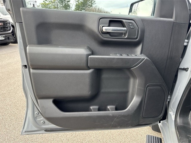 Chevrolet Silverado 1500 Vehicle Full-screen Gallery Image 21