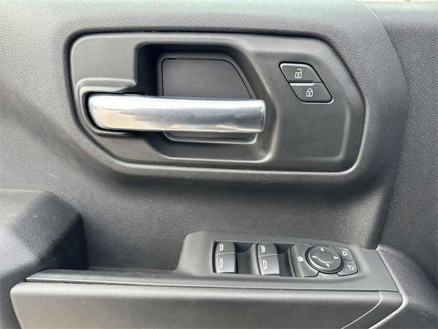 Chevrolet Silverado 1500 Vehicle Full-screen Gallery Image 22