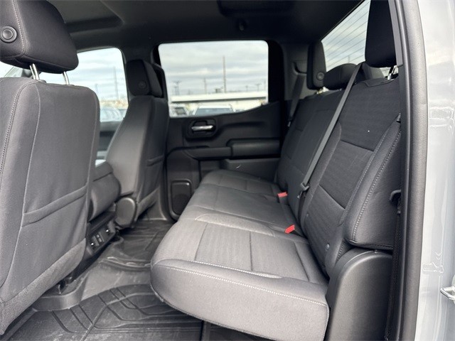 Chevrolet Silverado 1500 Vehicle Full-screen Gallery Image 23