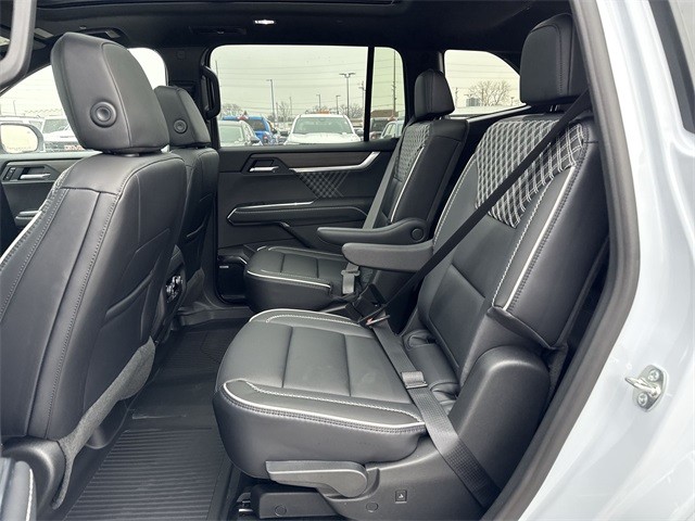 GMC Acadia Vehicle Full-screen Gallery Image 23