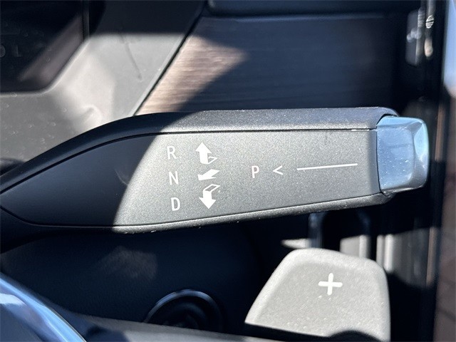 GMC Acadia Vehicle Full-screen Gallery Image 20