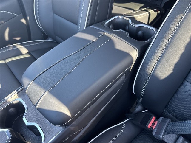 GMC Acadia Vehicle Full-screen Gallery Image 21