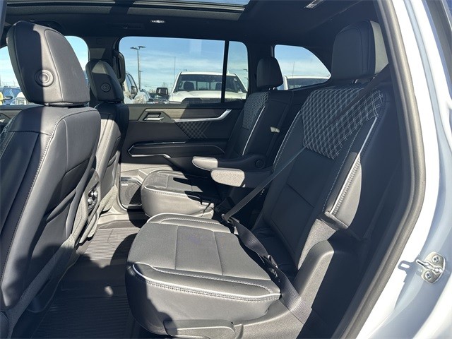 GMC Acadia Vehicle Full-screen Gallery Image 23