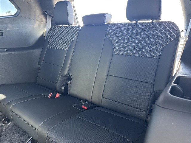 GMC Acadia Vehicle Full-screen Gallery Image 24