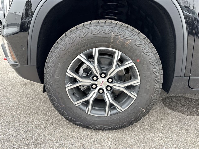 GMC Acadia Vehicle Full-screen Gallery Image 10