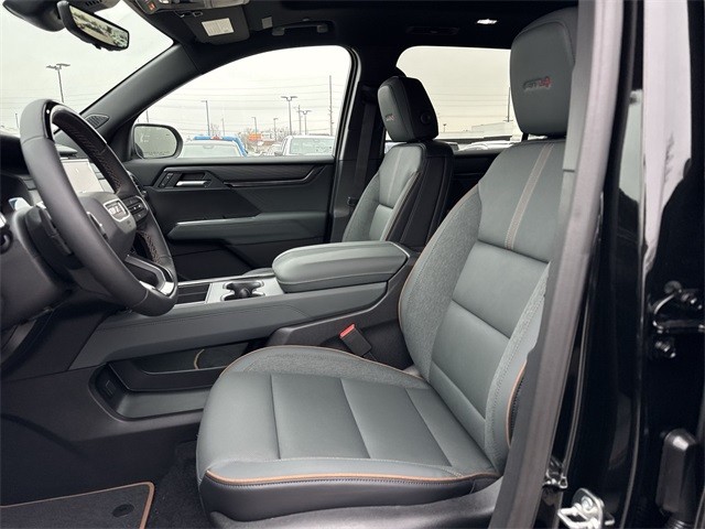 GMC Acadia Vehicle Full-screen Gallery Image 11