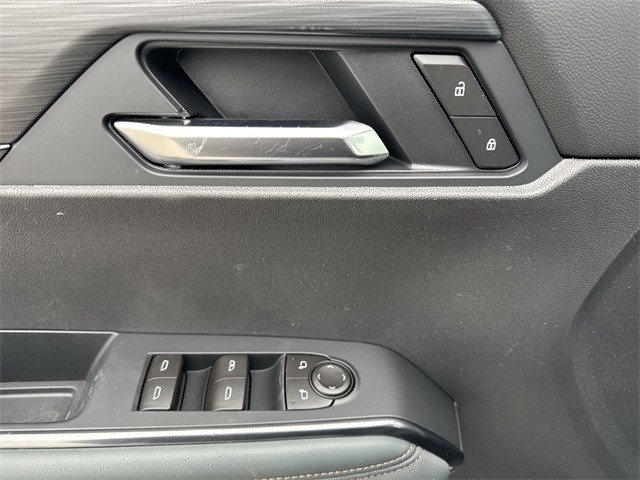 GMC Acadia Vehicle Full-screen Gallery Image 13