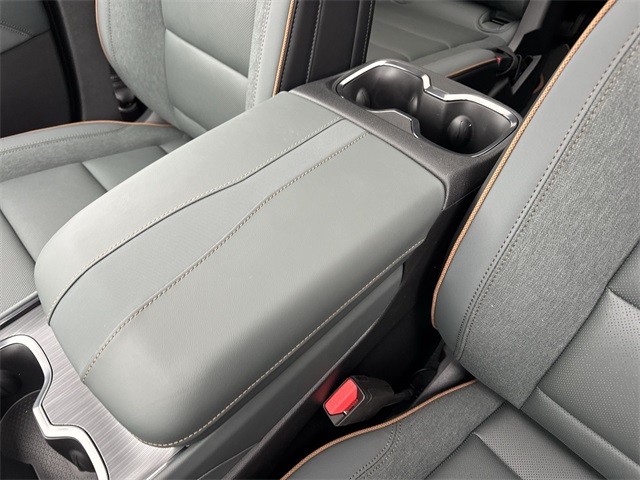 GMC Acadia Vehicle Full-screen Gallery Image 21