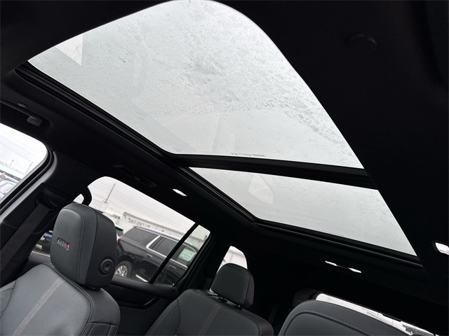 GMC Acadia Vehicle Full-screen Gallery Image 22