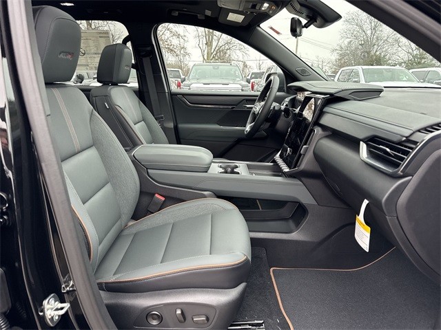 GMC Acadia Vehicle Full-screen Gallery Image 26