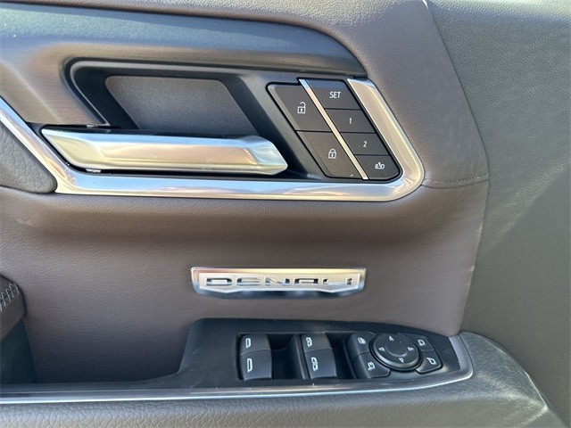 GMC Sierra 1500 Vehicle Full-screen Gallery Image 13