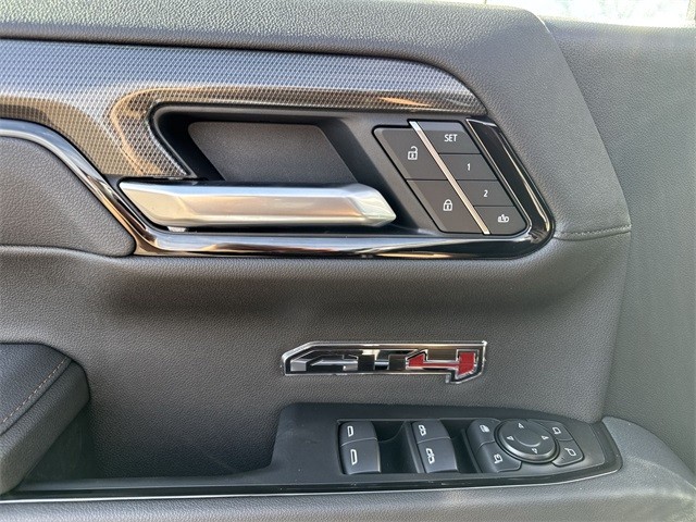 GMC Sierra 1500 Vehicle Full-screen Gallery Image 13