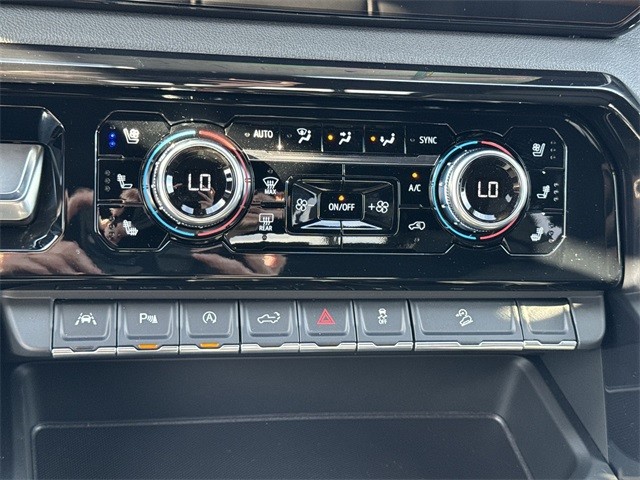 GMC Sierra 1500 Vehicle Full-screen Gallery Image 19