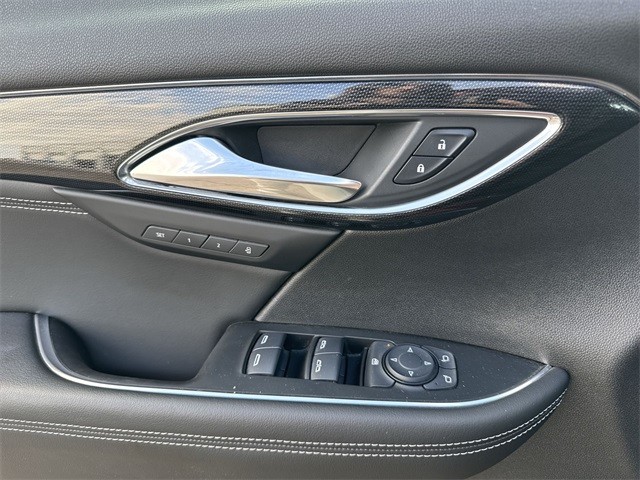 Buick Envision Vehicle Full-screen Gallery Image 23
