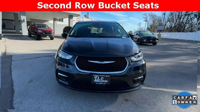 Chrysler Pacifica Vehicle Full-screen Gallery Image 03