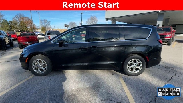 Chrysler Pacifica Vehicle Full-screen Gallery Image 06