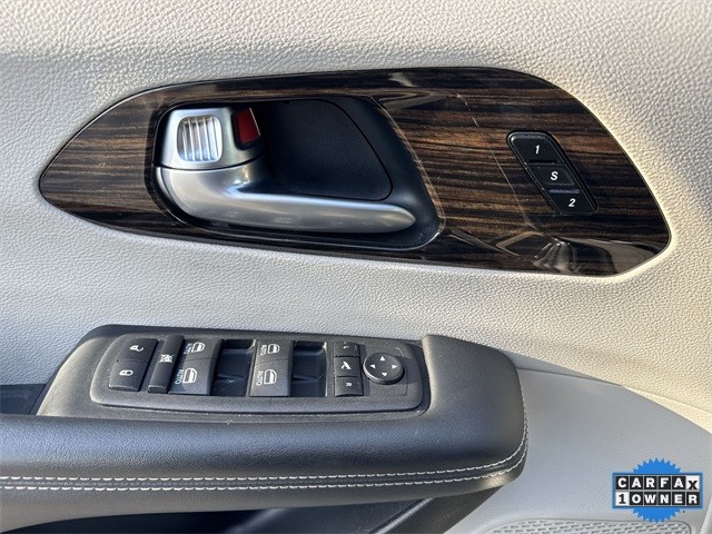 Chrysler Pacifica Vehicle Full-screen Gallery Image 27