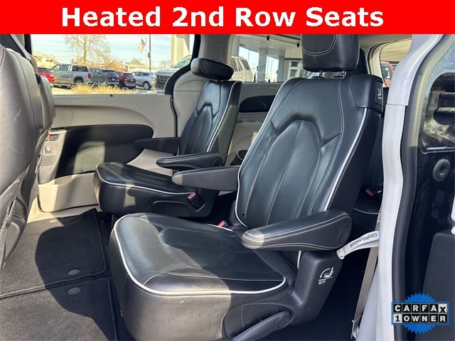 Chrysler Pacifica Vehicle Full-screen Gallery Image 28