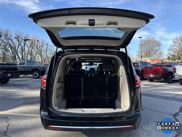 Chrysler Pacifica Vehicle Full-screen Gallery Image 29