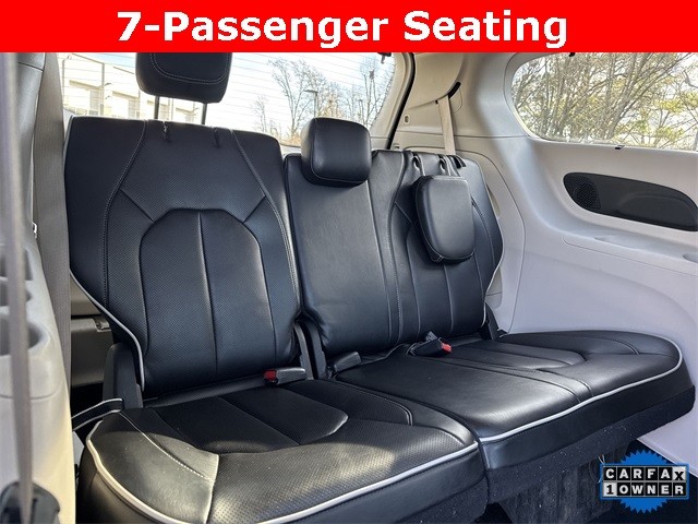 Chrysler Pacifica Vehicle Full-screen Gallery Image 30