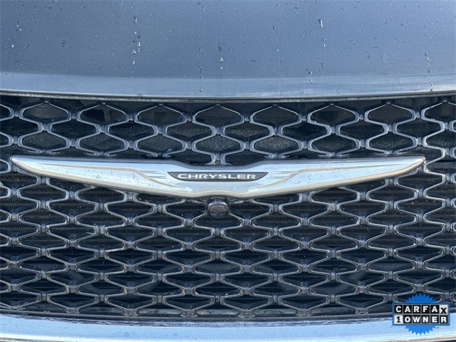 Chrysler Pacifica Vehicle Full-screen Gallery Image 34