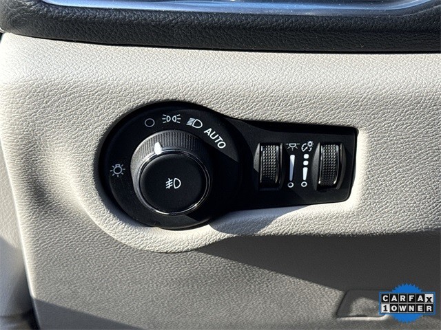Chrysler Pacifica Vehicle Full-screen Gallery Image 38
