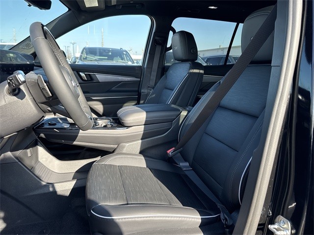 Buick Enclave Vehicle Full-screen Gallery Image 11