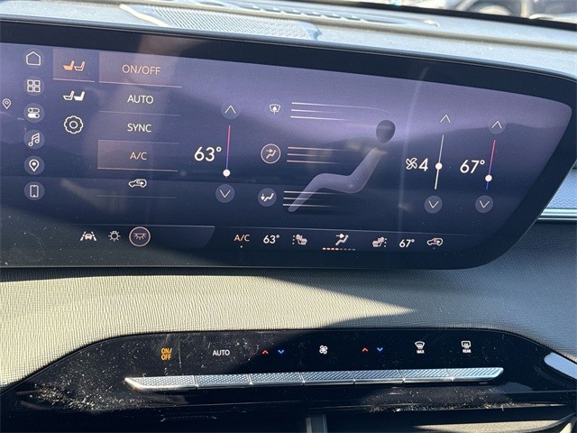 Buick Enclave Vehicle Full-screen Gallery Image 19