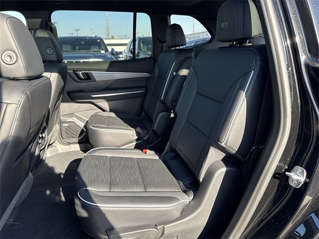 Buick Enclave Vehicle Full-screen Gallery Image 23