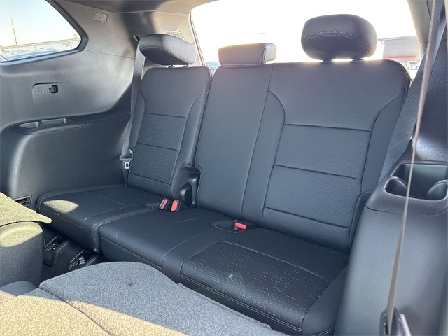 Buick Enclave Vehicle Full-screen Gallery Image 24