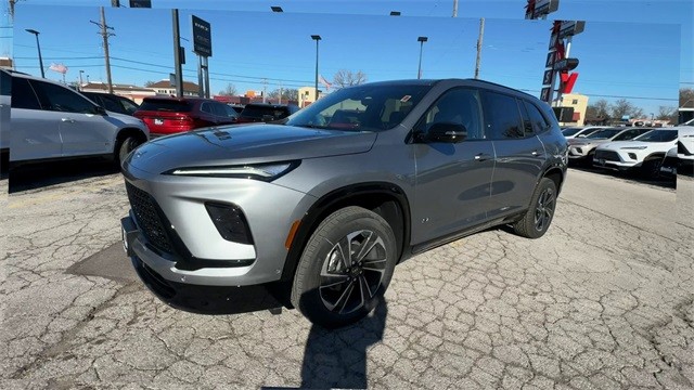 Buick Enclave Vehicle Full-screen Gallery Image 04