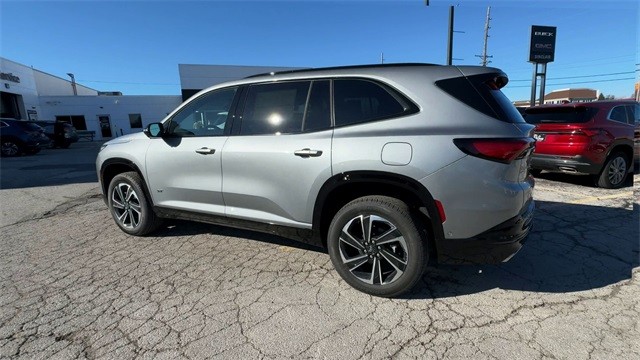 Buick Enclave Vehicle Full-screen Gallery Image 06