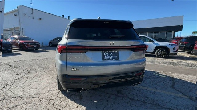 Buick Enclave Vehicle Full-screen Gallery Image 07