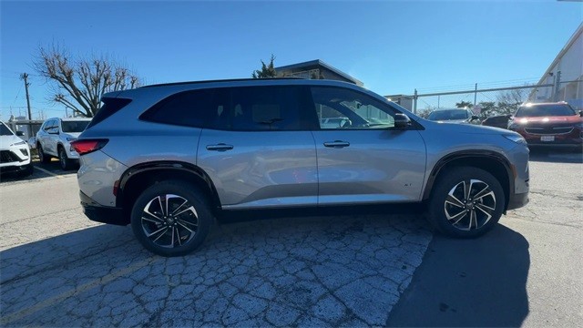 Buick Enclave Vehicle Full-screen Gallery Image 09