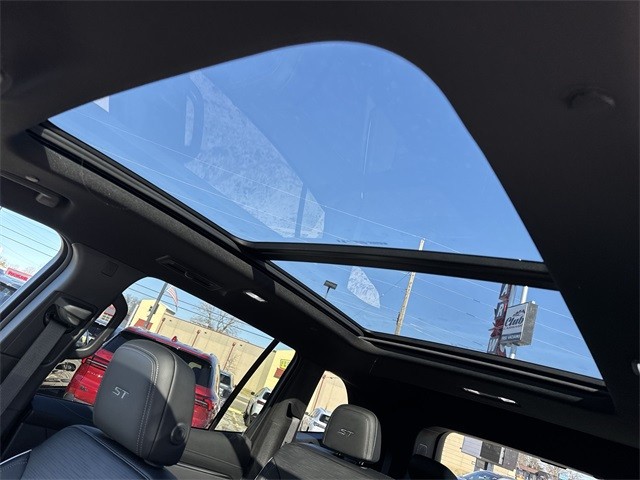 Buick Enclave Vehicle Full-screen Gallery Image 22