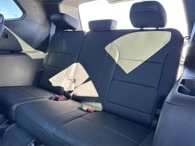 Buick Enclave Vehicle Full-screen Gallery Image 24