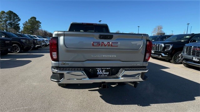 GMC Sierra 2500HD Vehicle Full-screen Gallery Image 07