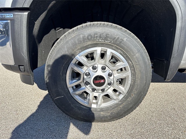 GMC Sierra 2500HD Vehicle Full-screen Gallery Image 10