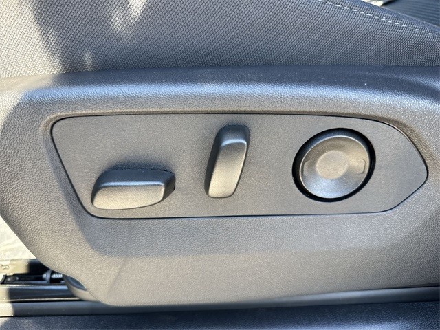 GMC Sierra 2500HD Vehicle Full-screen Gallery Image 12