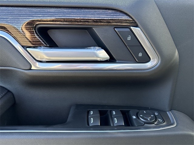 GMC Sierra 2500HD Vehicle Full-screen Gallery Image 13