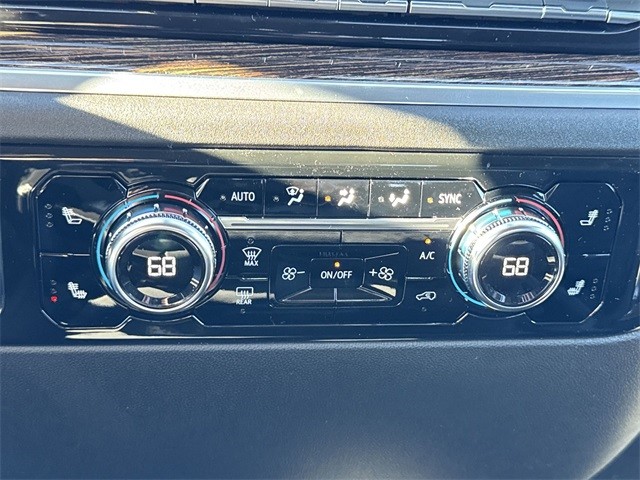 GMC Sierra 2500HD Vehicle Full-screen Gallery Image 19