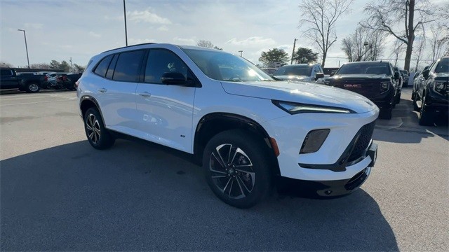 Buick Enclave Vehicle Full-screen Gallery Image 02