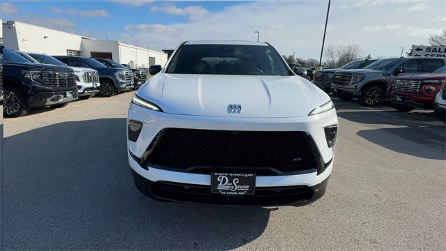 Buick Enclave Vehicle Full-screen Gallery Image 03