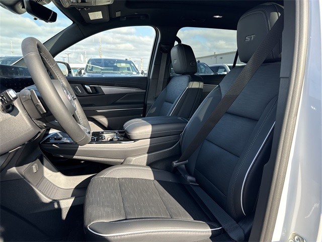 Buick Enclave Vehicle Full-screen Gallery Image 11